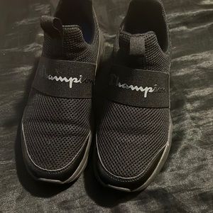 All black champion shoes/very good condition 💙 MESSAGE BEFORE PURCHASING